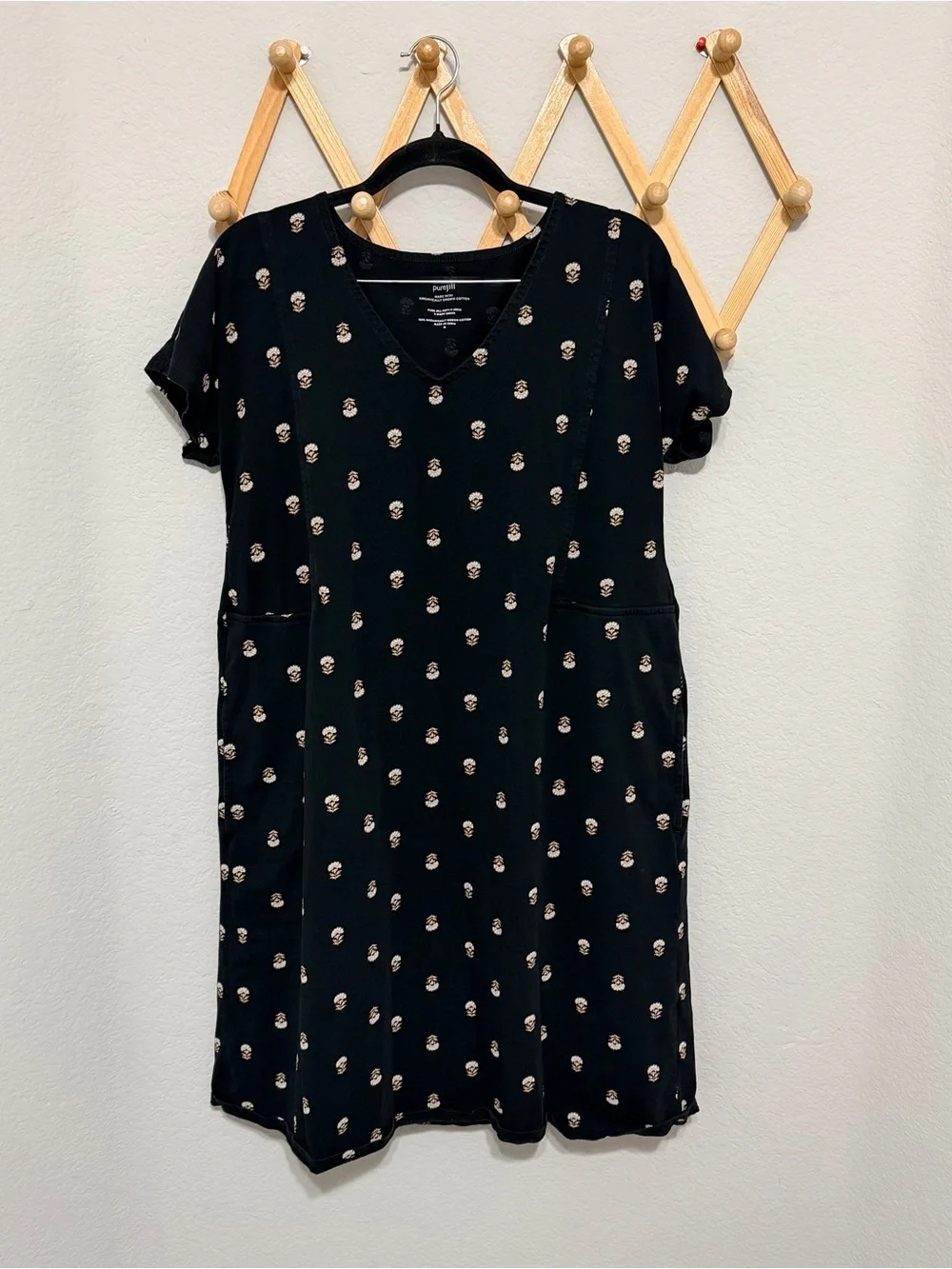 J.jill Pure Jill Soft V Neck T-Shirt Floral 100% Organic Cotton Size Medium